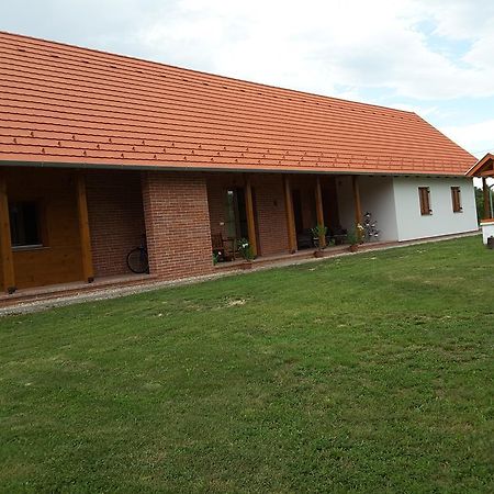 Malomko Apartman Zsira Ngoại thất bức ảnh