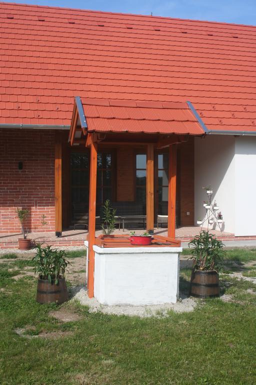Malomko Apartman Zsira Ngoại thất bức ảnh
