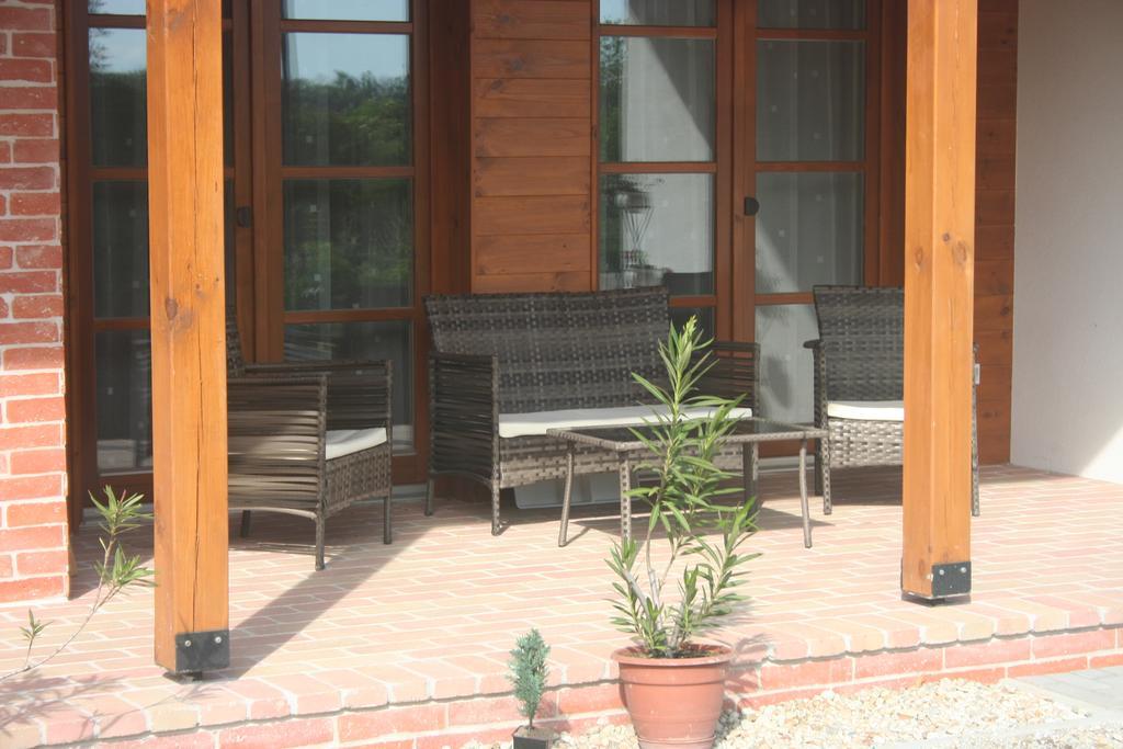 Malomko Apartman Zsira Ngoại thất bức ảnh