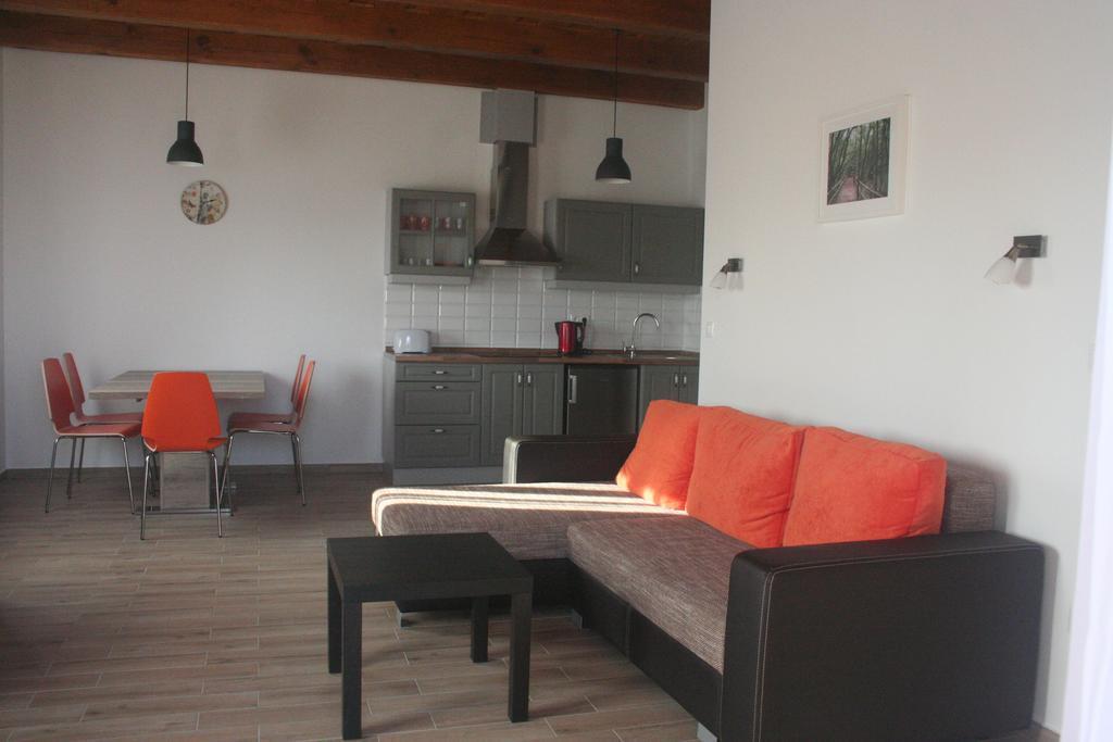Malomko Apartman Zsira Ngoại thất bức ảnh