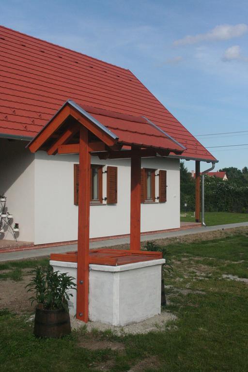 Malomko Apartman Zsira Ngoại thất bức ảnh