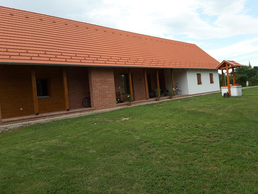 Malomko Apartman Zsira Ngoại thất bức ảnh